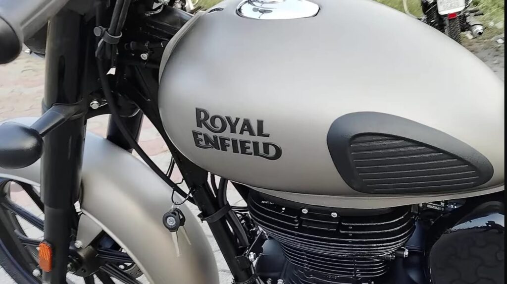 royal enfield classic 350 on road price 2024